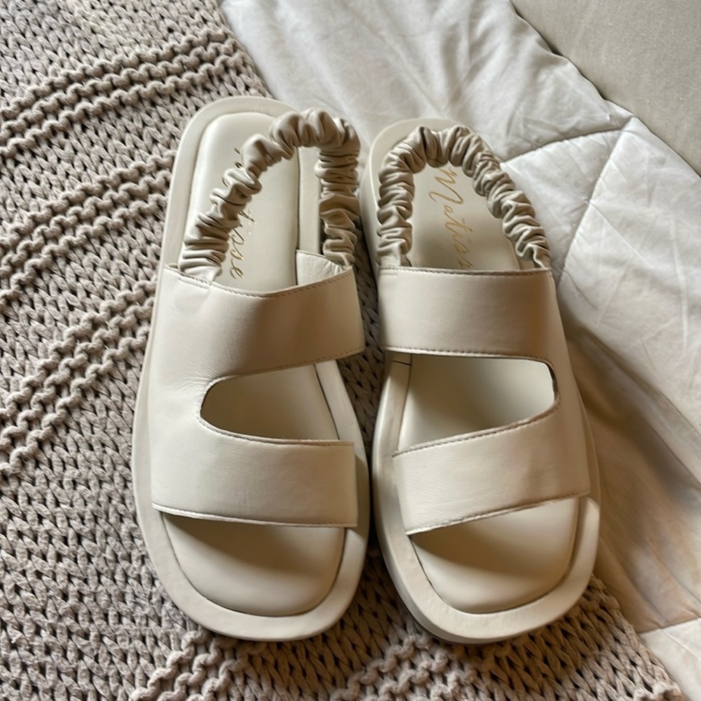 Matisse Liv Slide Sandals - Cream